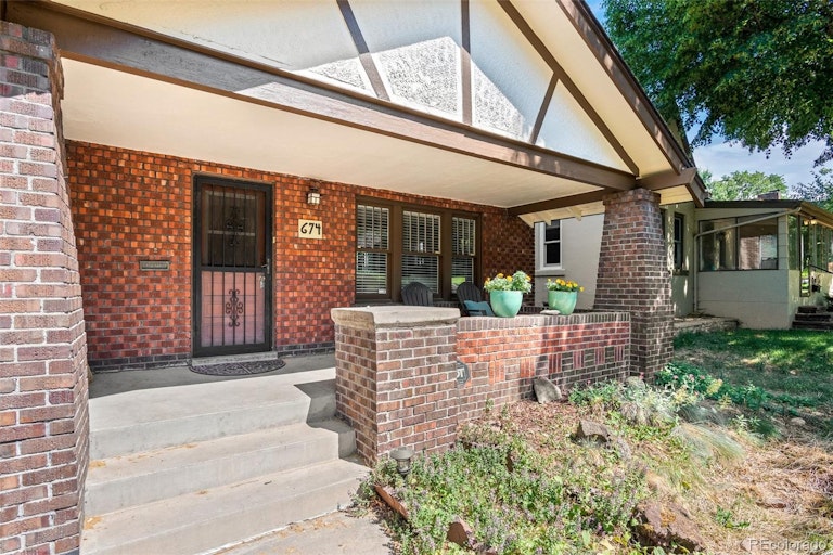 Photo 4 of 33 - 674 Jackson St, Denver, CO 80206