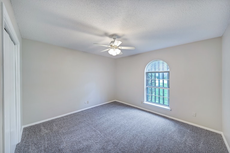 Photo 22 of 29 - 7344 Laurie Dr, Fort Worth, TX 76112