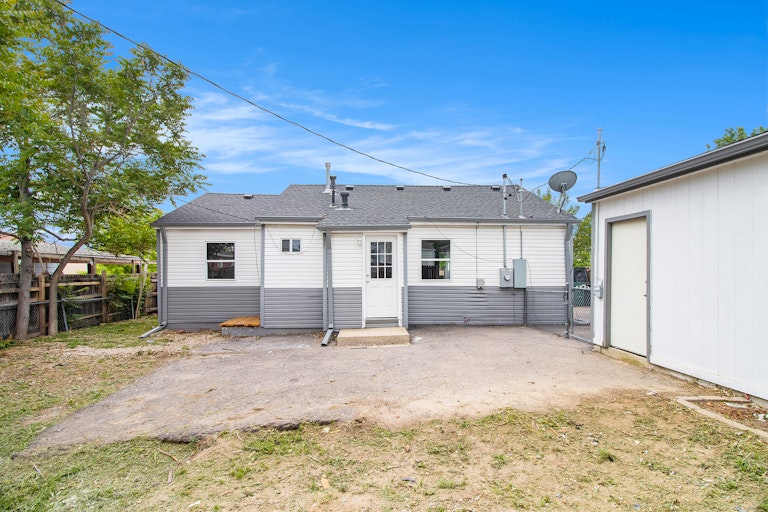 Photo 15 of 19 - 2121 E 89th Ave, Thornton, CO 80229