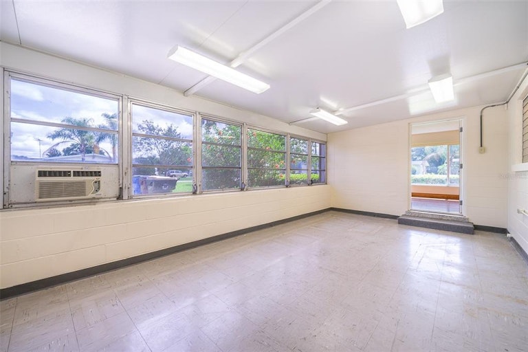Photo 21 of 38 - 304 Kentucky Ave, Saint Cloud, FL 34769