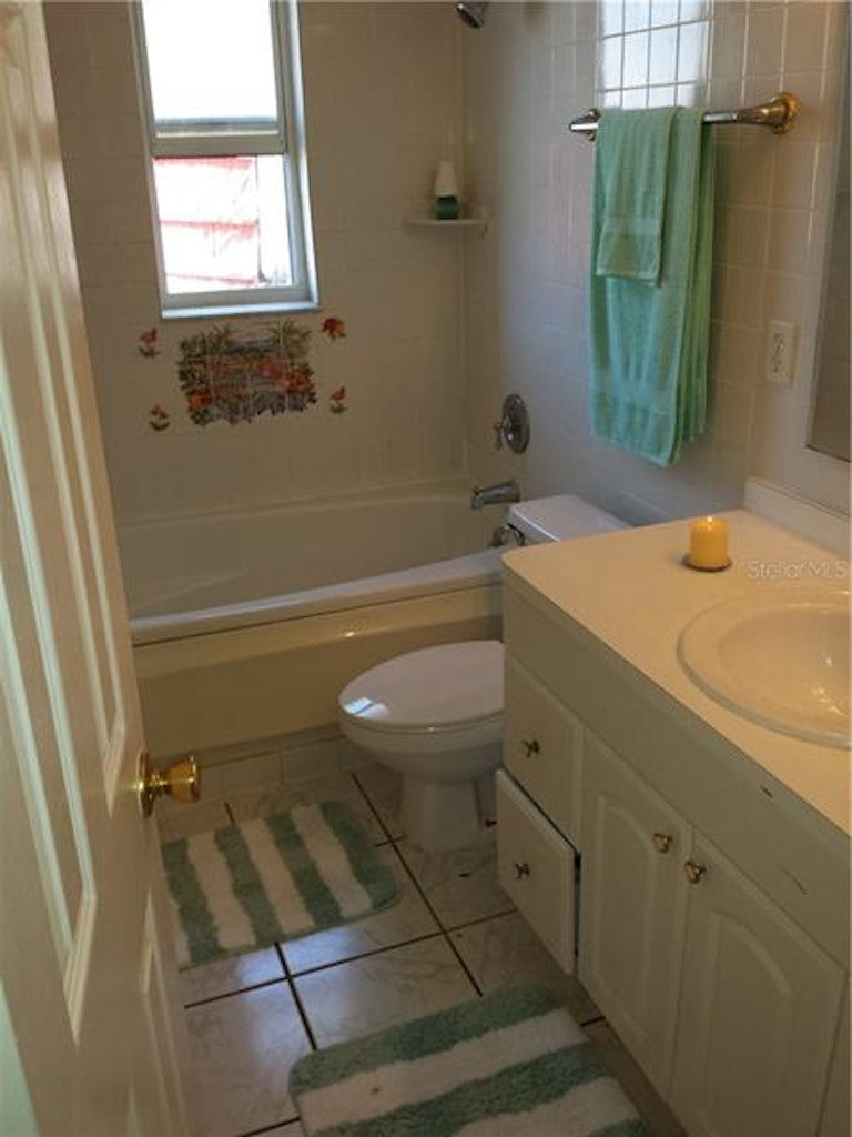 Photo 10 of 25 - 512 Limetree Dr, Oldsmar, FL 34677