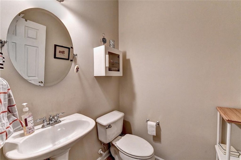 Photo 22 of 38 - 342 Rutlidge Park Ln, Suwanee, GA 30024