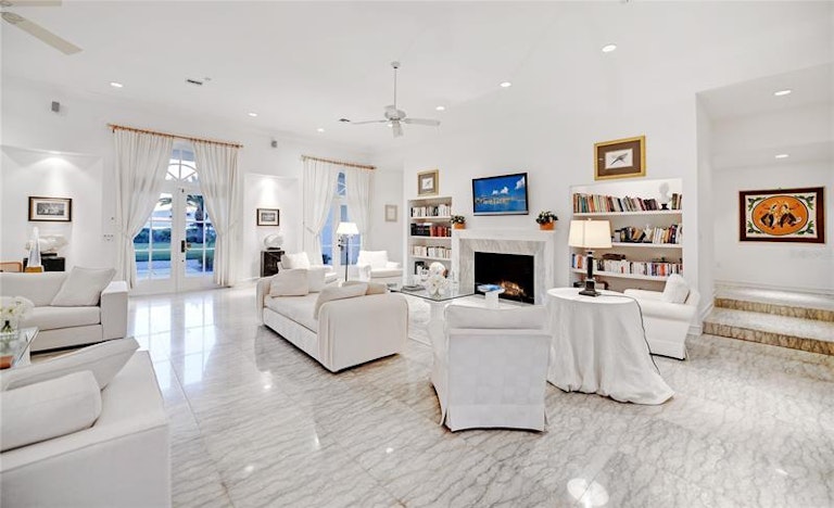 Photo 10 of 67 - 1544 N Casey Key Rd, Osprey, FL 34229