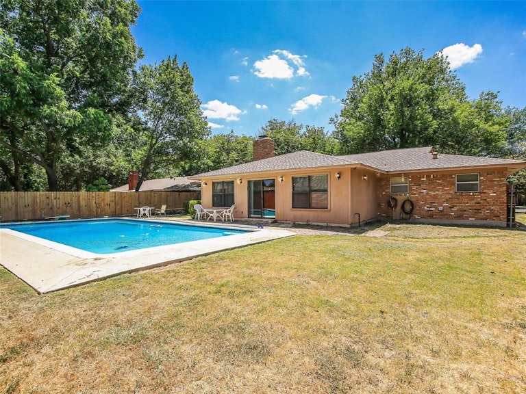 Photo 6 of 20 - 2228 Yorkshire St, Denton, TX 76209