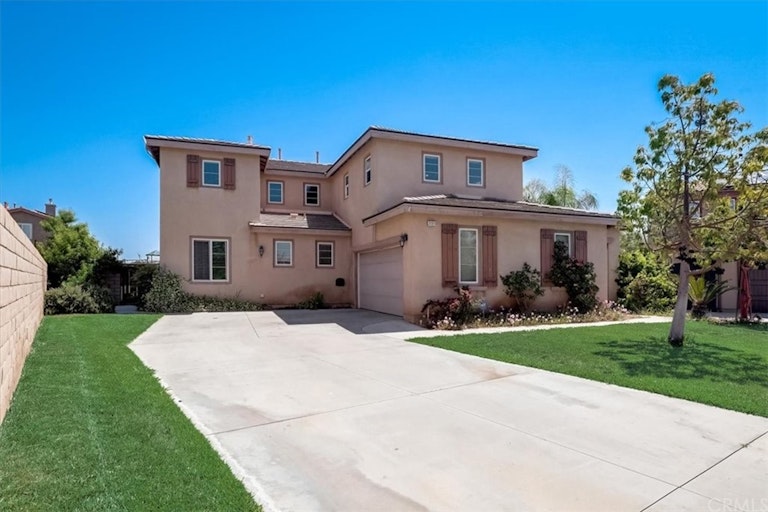 Photo 2 of 61 - 31916 Corte San Pablo, Winchester, CA 92596