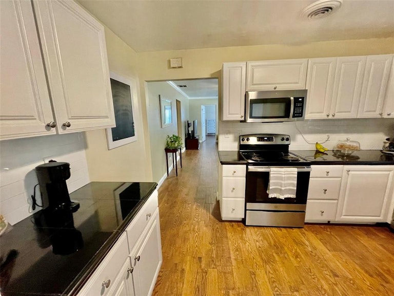 Photo 15 of 23 - 550 E Thelma St, Lake Alfred, FL 33850
