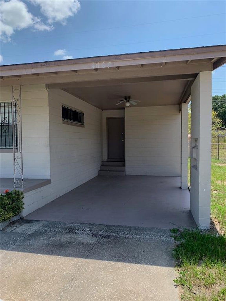 Photo 2 of 33 - 4107 Robbins Ave, Orlando, FL 32808