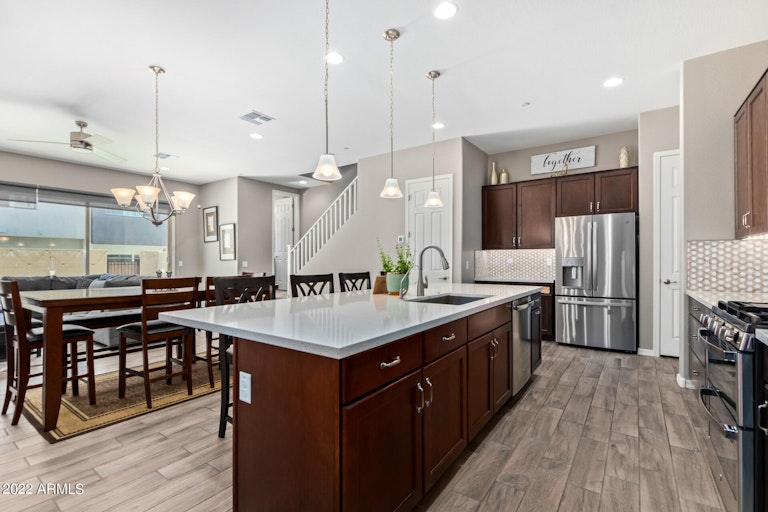 Photo 13 of 49 - 1973 W Kinfield Trl, Phoenix, AZ 85085