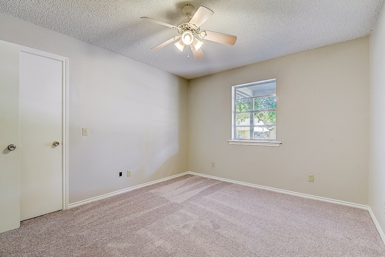 Photo 31 of 35 - 378 Bass Rd, Rockwall, TX 75032
