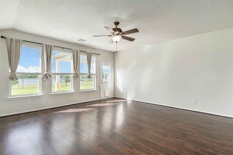 Photo 13 of 25 - 3284 Gladewater Ln, League City, TX 77573