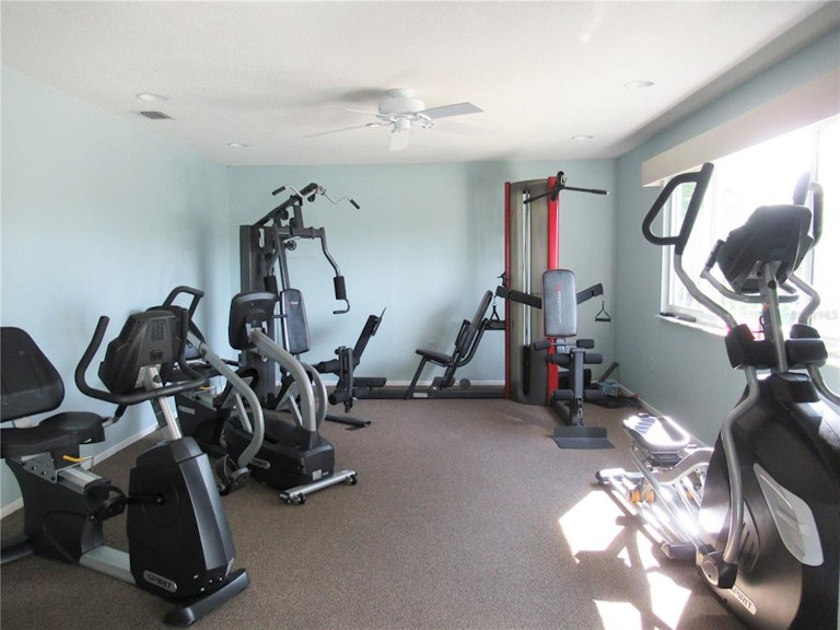 Photo 29 of 39 - 2421 Riverbluff Pkwy #232, Sarasota, FL 34231