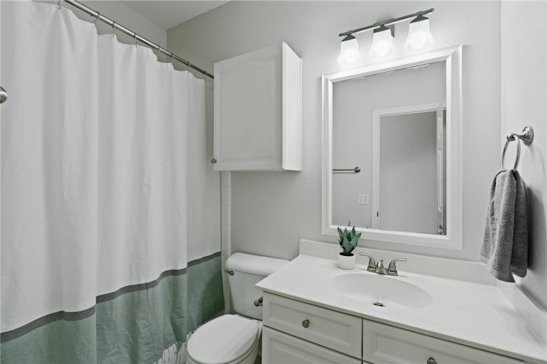 Photo 22 of 28 - 11800 Watercrest Ct, Austin, TX 78738