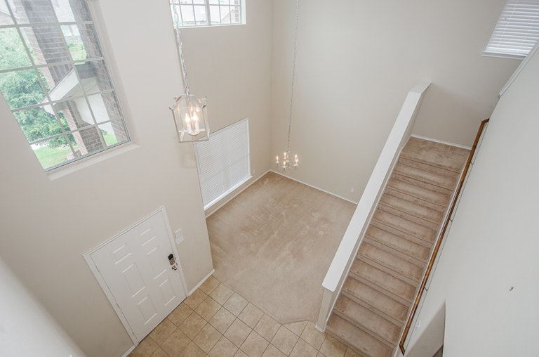 Photo 12 of 44 - 9713 Mulligan Dr, McKinney, TX 75072