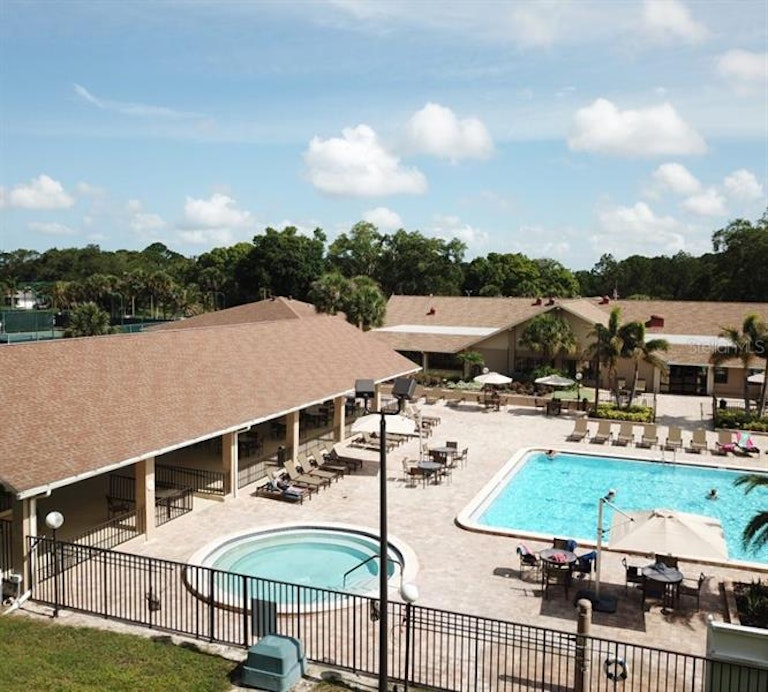 Photo 4 of 35 - 1618 Whithorn Pl, Palm Harbor, FL 34684