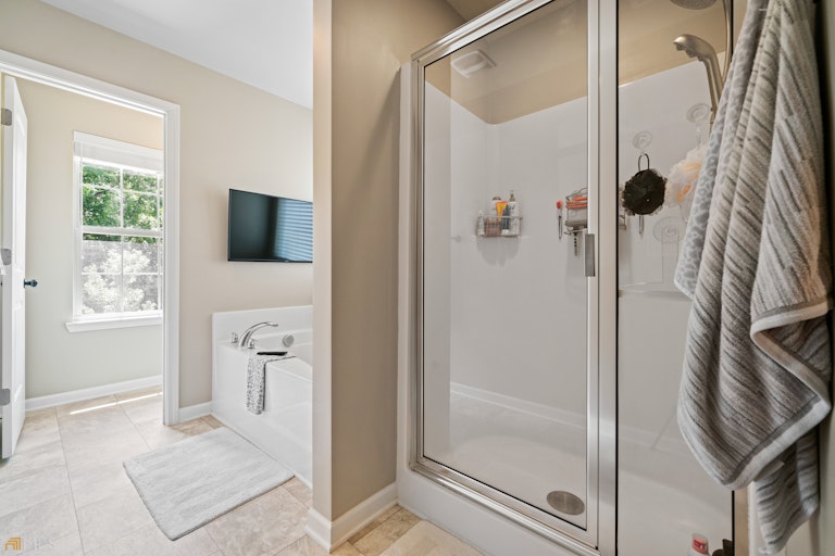 Photo 15 of 28 - 5729 Westin Cir, Flowery Branch, GA 30542