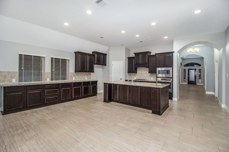 Photo 4 of 17 - 3022 Hickory Springs Ln, Rosenberg, TX 77471