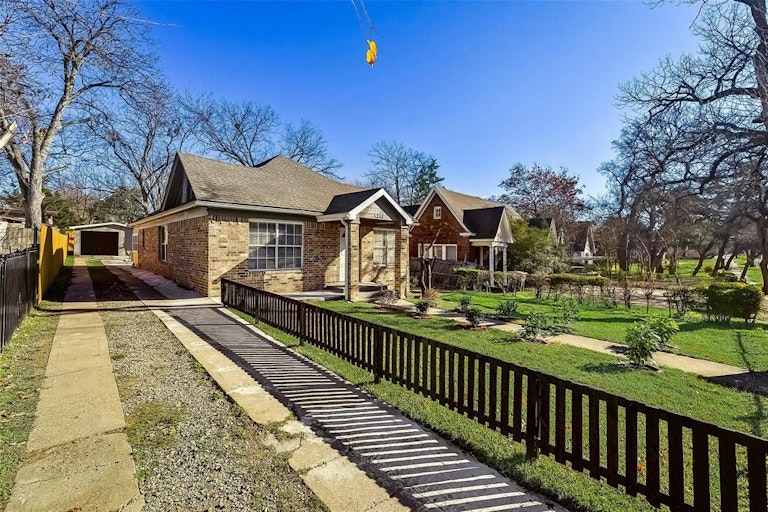 Photo 17 of 19 - 920 S Edgefield Ave, Dallas, TX 75208