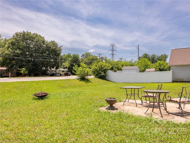 Photo 33 of 35 - 926 Corvus Ct, Charlotte, NC 28216
