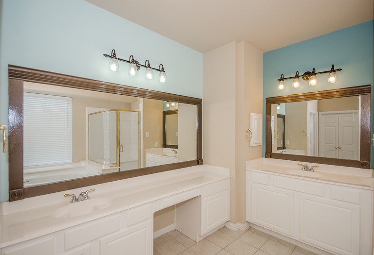 Photo 24 of 43 - 9714 Pinehurst Dr, Rowlett, TX 75089