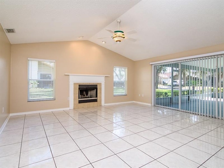 Photo 8 of 13 - 6410 Beechnut Dr, Lakeland, FL 33813
