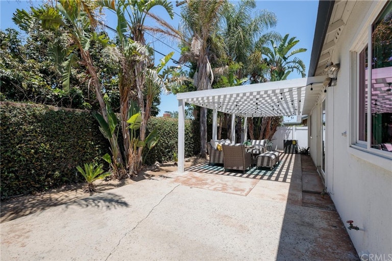 Photo 6 of 19 - 1721 N Oak Knoll Dr, Anaheim, CA 92807