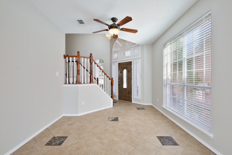 Photo 6 of 25 - 4716 Mount Hood Rd, Fort Worth, TX 76137