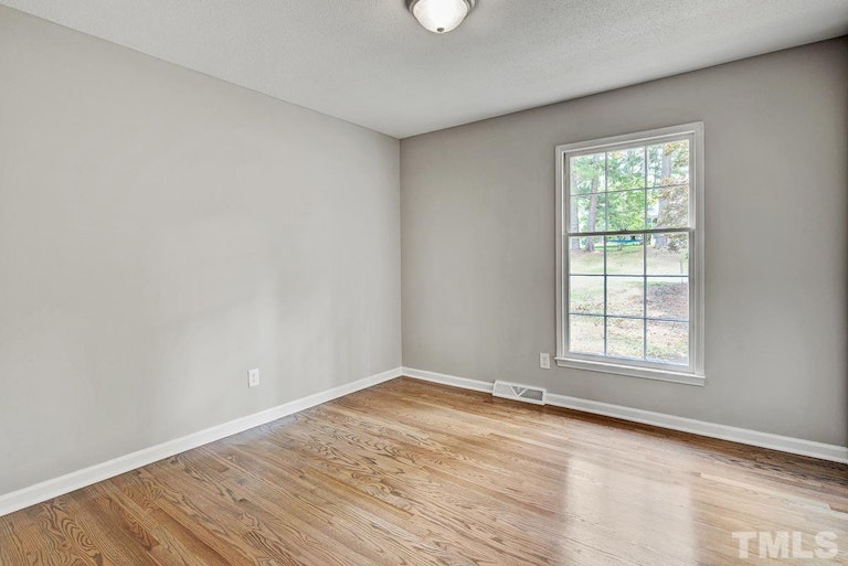 Photo 13 of 29 - 4700 Winterlochen Rd, Raleigh, NC 27603