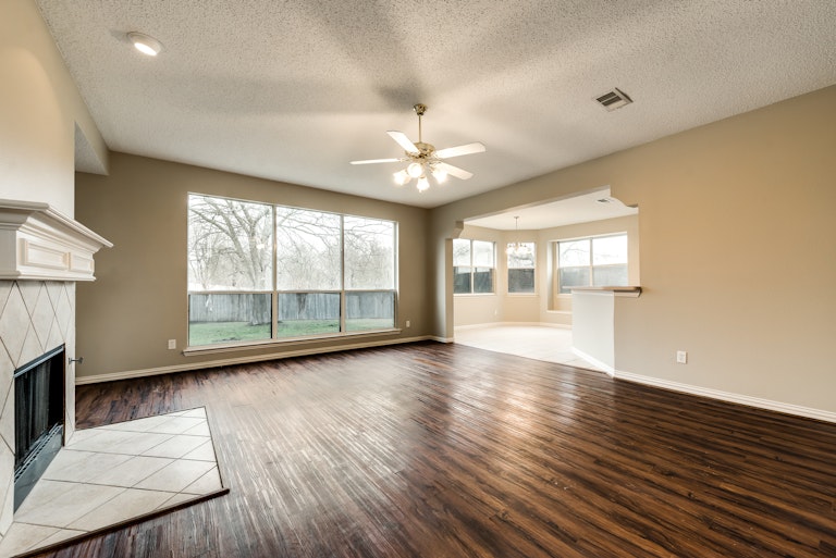 Photo 12 of 30 - 6119 Widgeon Ct, Sachse, TX 75048