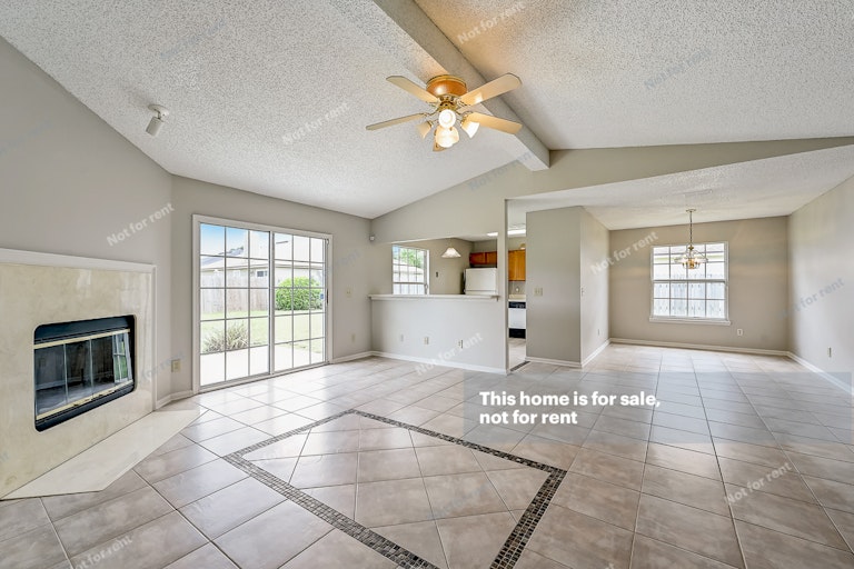 Photo 5 of 31 - 8281 Velvet Springs Ln, Jacksonville, FL 32244