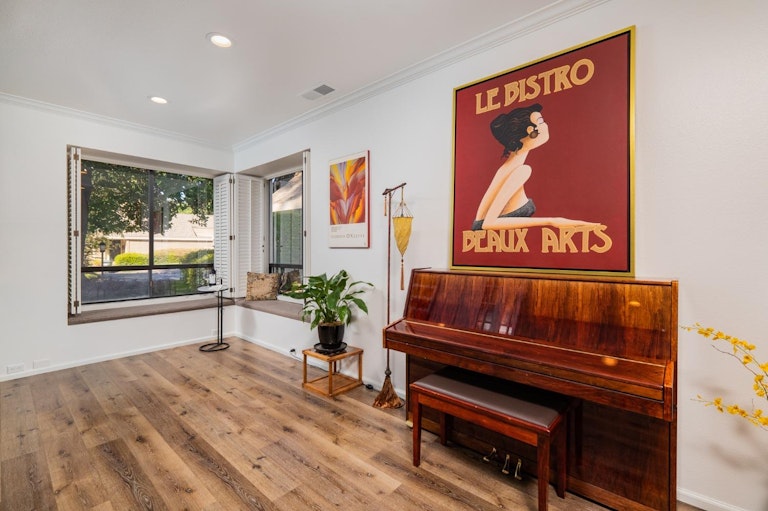 Photo 5 of 40 - 317 Wyndgate Rd, Sacramento, CA 95864