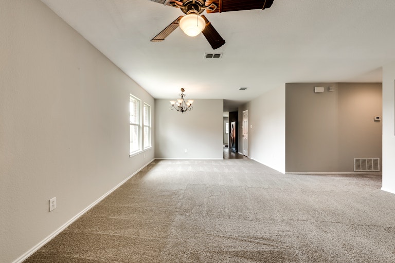 Photo 4 of 37 - 12823 Serenity Dr, Frisco, TX 75035