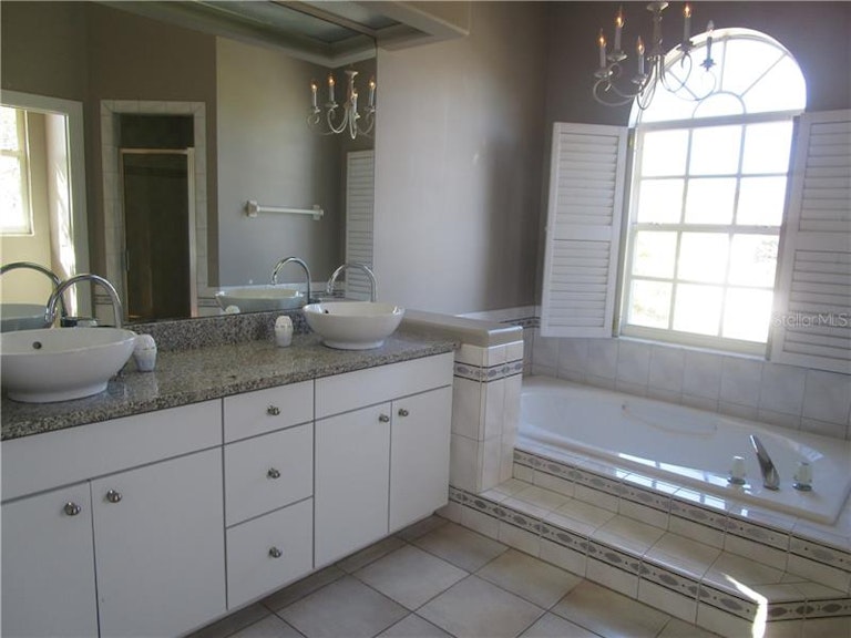 Photo 8 of 24 - 5403 E Longboat Blvd, Tampa, FL 33615