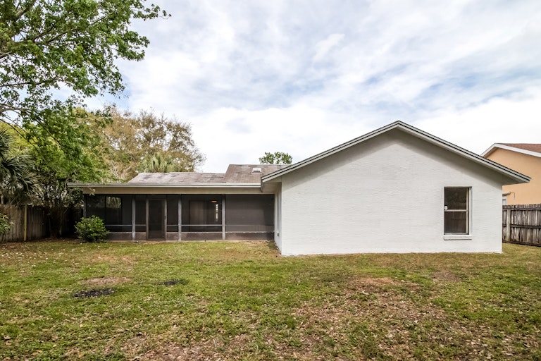 Photo 5 of 24 - 8027 Wellsmere Cir, Orlando, NC 32835