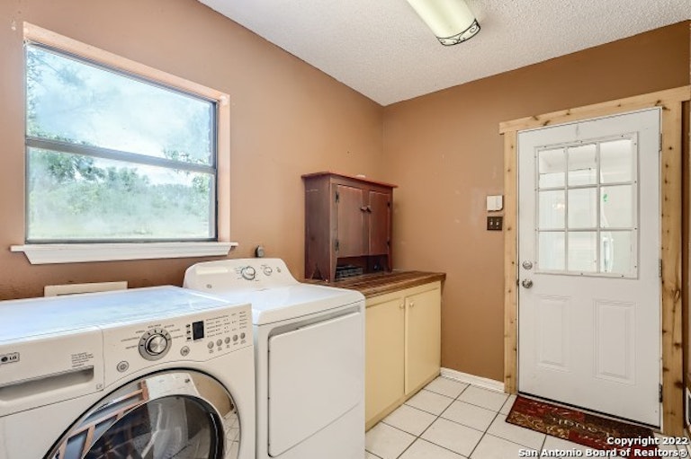 Photo 27 of 38 - 1122 Crescent Hill Dr, San Antonio, TX 78253