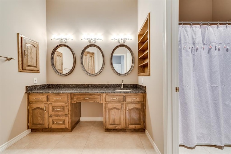 Photo 22 of 37 - 1605 Mariah Bay Cir, Rockwall, TX 75032