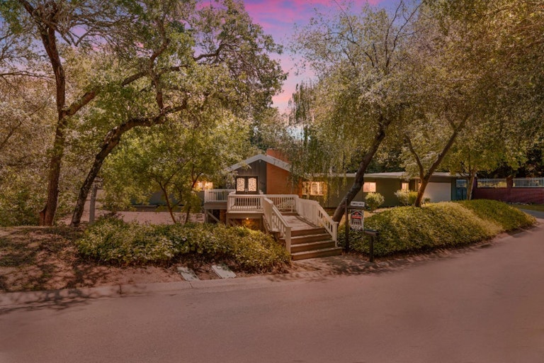 Photo 3 of 52 - 7373 Nob Hill Dr, Carmichael, CA 95608