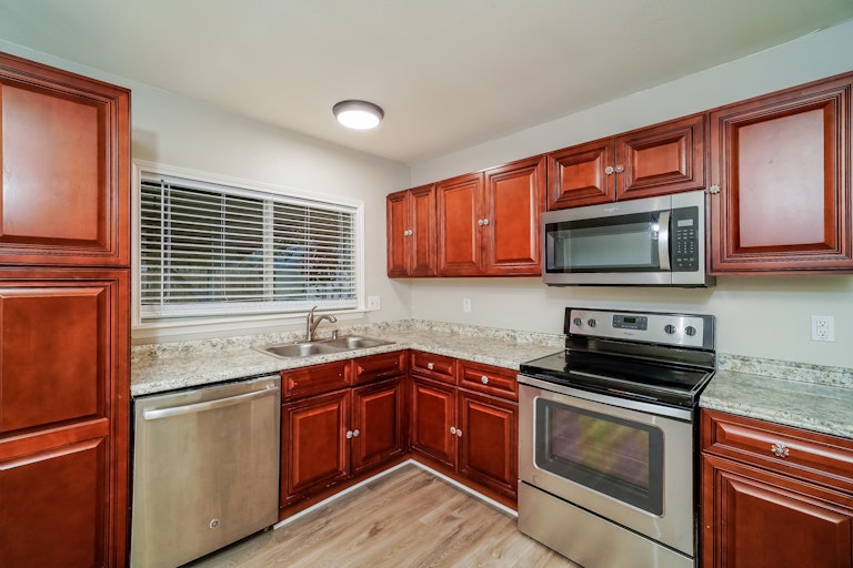 Photo 2 of 25 - 7115 Glen Trl, San Antonio, TX 78239