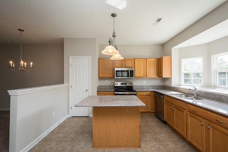 Photo 6 of 16 - 2708 Wyntercrest Ln, Durham, NC 27713