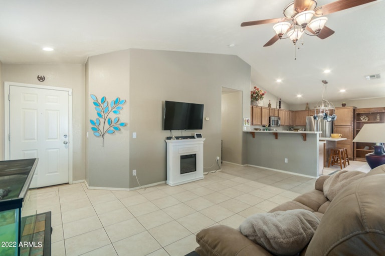 Photo 10 of 39 - 15924 W Tara Ln, Surprise, AZ 85374