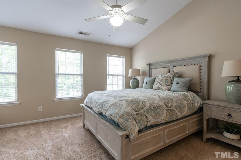 Photo 18 of 24 - 5702 Corbon Crest Ln, Raleigh, NC 27612