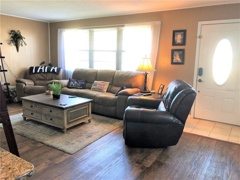 Photo 11 of 38 - 738 W Hogle Ave, Deland, FL 32720