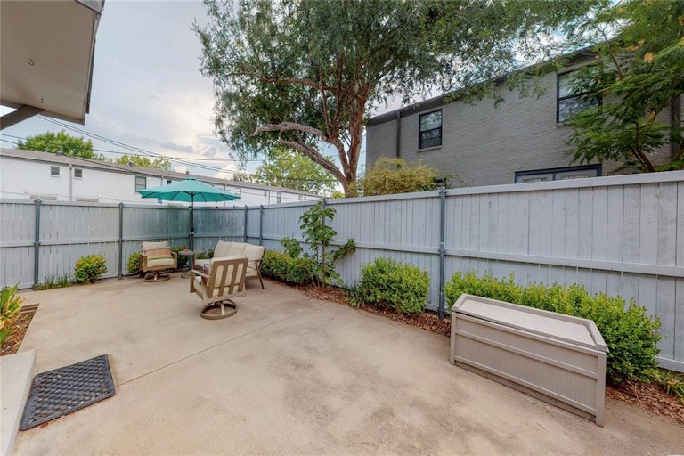 Photo 18 of 28 - 5021 N Hall St, Dallas, TX 75235