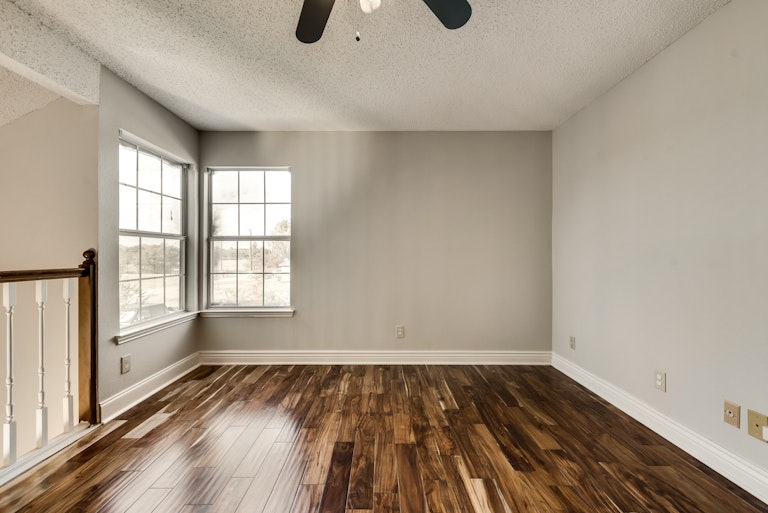 Photo 22 of 30 - 407 Essex Dr, Mesquite, TX 75149