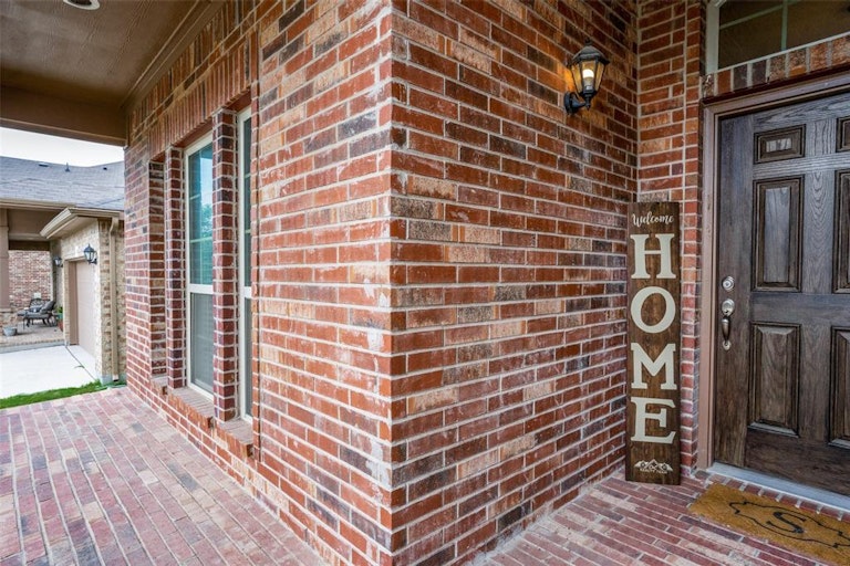 Photo 3 of 35 - 2832 Saddle Creek Dr, Fort Worth, TX 76177