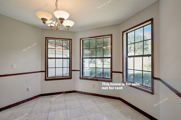 Photo 18 of 32 - 8460 Rockridge Dr, Jacksonville, FL 32244