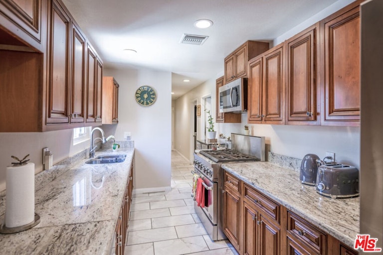 Photo 15 of 19 - 1270 Irving Ave, Glendale, CA 91201