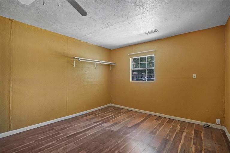 Photo 21 of 29 - 612 Highland Dr, Arlington, TX 76010