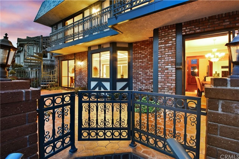 Photo 5 of 45 - 3682 Escapade Cir, Huntington Beach, CA 92649