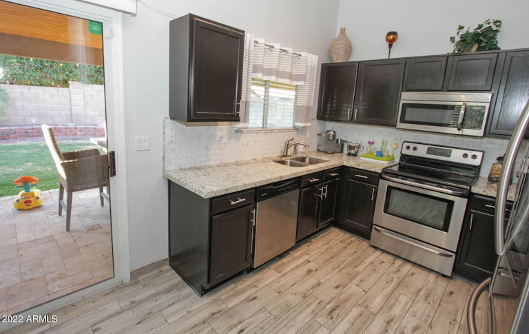Photo 16 of 44 - 3048 W Zachary Dr, Phoenix, AZ 85027