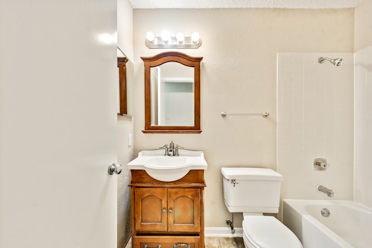 Photo 23 of 25 - 2705 Fountainview Dr, Corinth, TX 76210